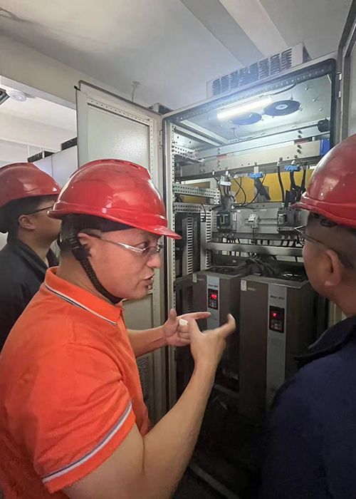 我司技術(shù)團(tuán)隊(duì)赴電力控制系統(tǒng)，指導(dǎo)安裝調(diào)試